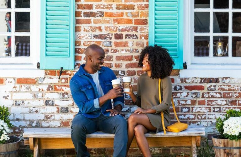 20201005 VW MG Shot 1 Yorktown Cafe Couple 046 d5719b69 5056 a36a 07bdf4e4beb6006a 1 768x501