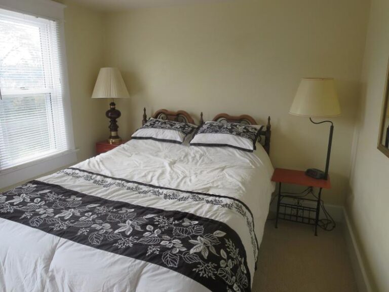 Bedroom 208ce63d 5056 a36a 079da9f311a3940e 768x576