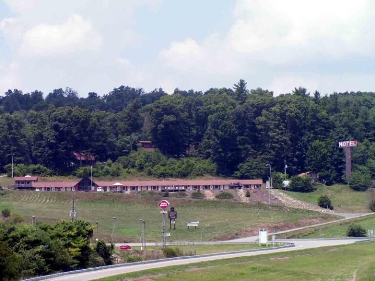 Big Walker Motel Bland VA 1c0d251f 5056 a36a 07d465916a4d37a4 768x576