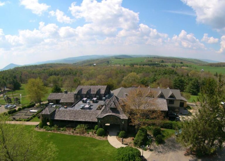 Chateau Morrisette Aerial View 1fb0a6af 5056 a36a 07accc1097a01943 768x548