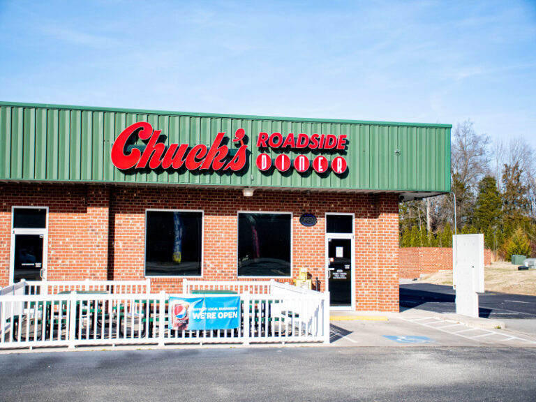 Chuck s Roadside Diner building complete B69A06BE B46C AA00 8257C7FC629E1702 b69a064ed86ab81 8f217518 bf5b 8d7f 90657d5ae6bd552e 768x576