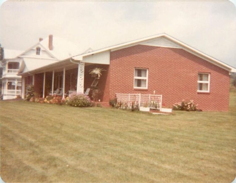 Country Livinig House New 20722a19 5056 a36a 07c0f10dbb013f0a 768x595