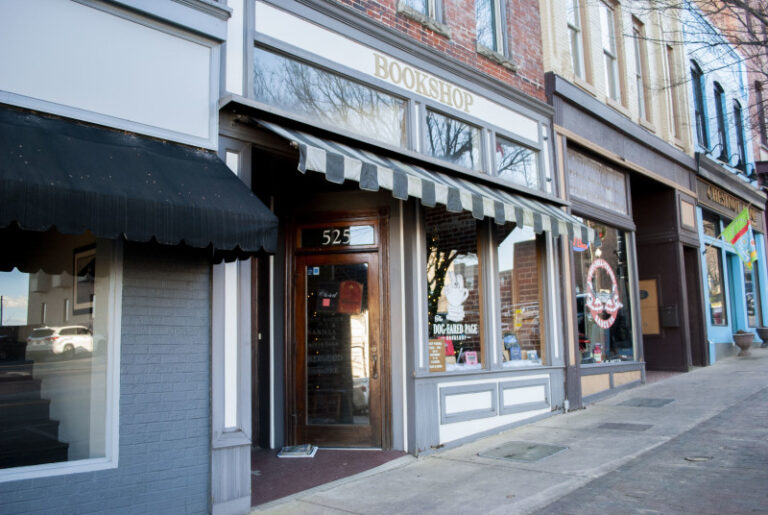 Dog Eared Page Book Store 1  EB03A159 FDAD 00A1 D84BE65F89D59E32 eb03a100ce5080c 61b371ac c0aa 584e 538bed6215f2d81a 768x515