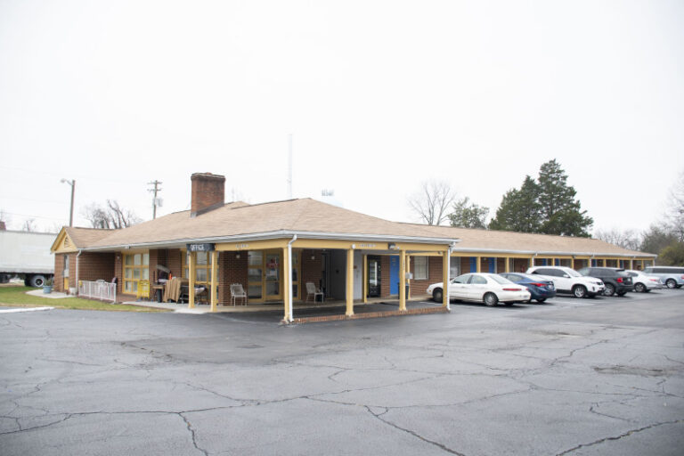 Executive Inn BEA08798 D8B0 462F 4FECB0FB9CD6BBD4 bea0871c04c3c38 c4b8044b 0bc5 ebd7 8058fde46d237805 768x512