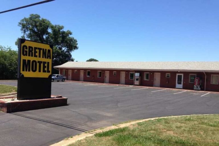Gretna Motel 153FF320 A451 F775 1D09A91FD5B9C083 153ff2e1c24cc3f c52b35dd e55b 7254 c1ffc5520b46725a 768x512
