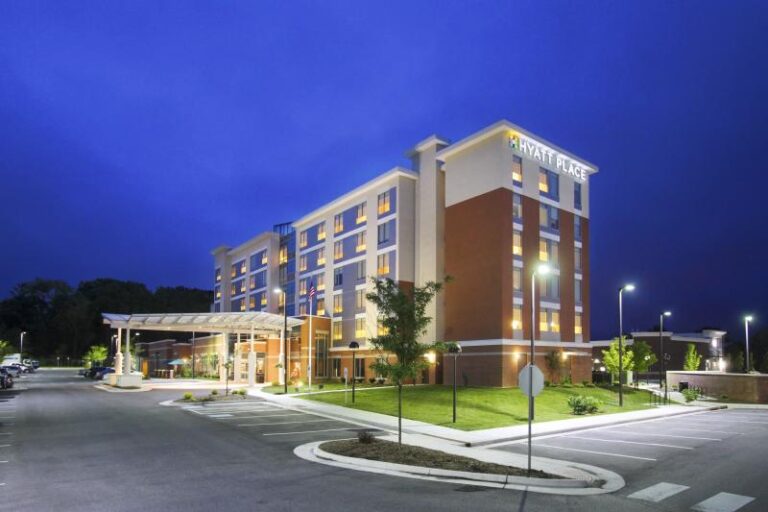 Hyatt Place Blacksburg University Exterior min cbcdce5d 5056 a36a 07e7f4abba50d825 768x512