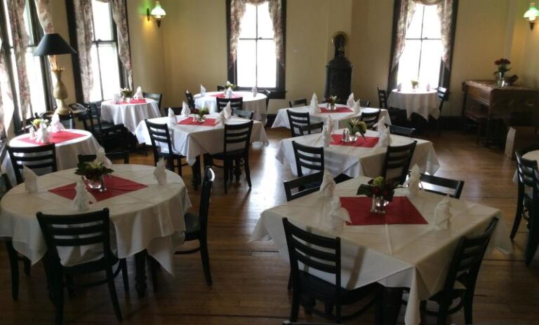 Monterey Dining Room 1b51c65d 5056 a36a 07b31f0c042039b1 768x464