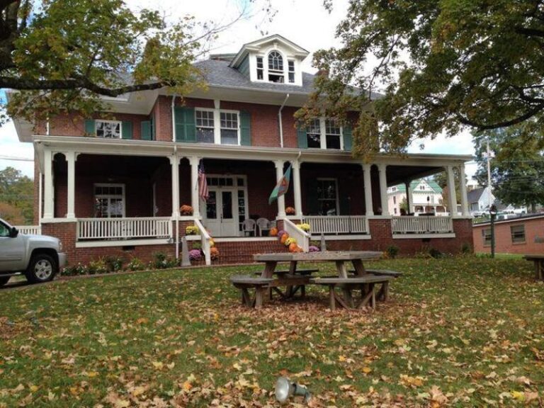 Peppermill Exterior 1b4b3776 5056 a36a 07b71c7d8f725abe 768x576