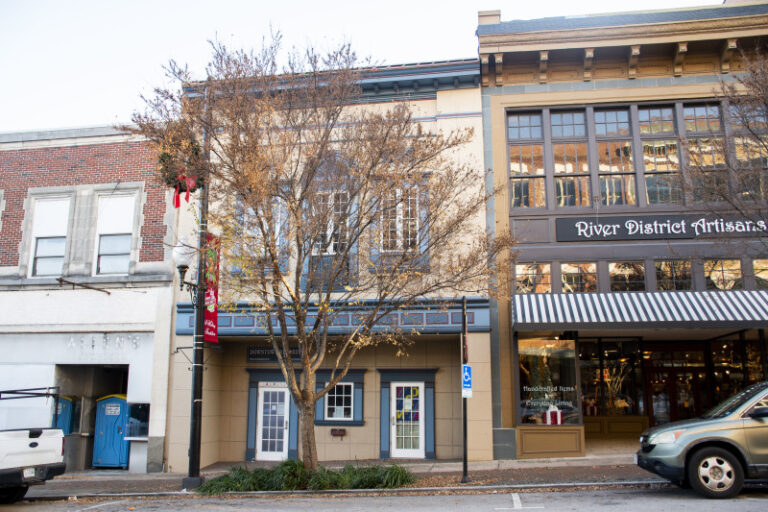 Record shop BF6155FC E453 A29B CCB79D8F08EC9A00 bf615578b3c6672 c43716fb d8ea 56d4 66e8b5f5489afb61 768x512