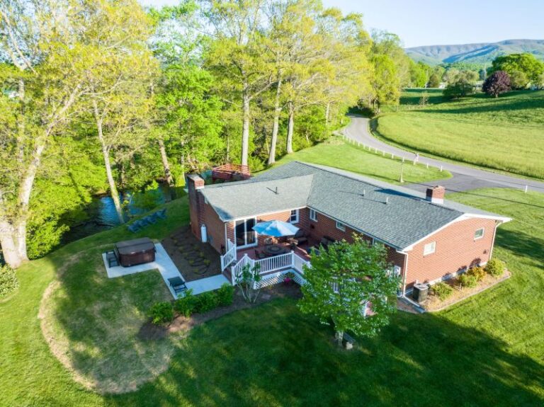 RiverHouse SharonsFarm comp 011 0888F46E 0EE5 405E 90D246AC8DEDA2E4 3120e047 9a7c 4146 8e53898b0f5ca84c 768x575