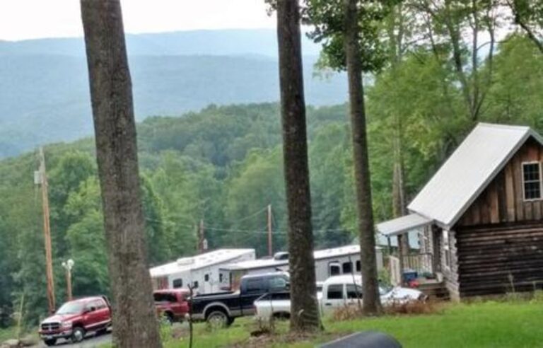 RockyHollowHorseCampCabinandTrailers 1b63af08 5056 a36a 07d653bed98ce378 768x492