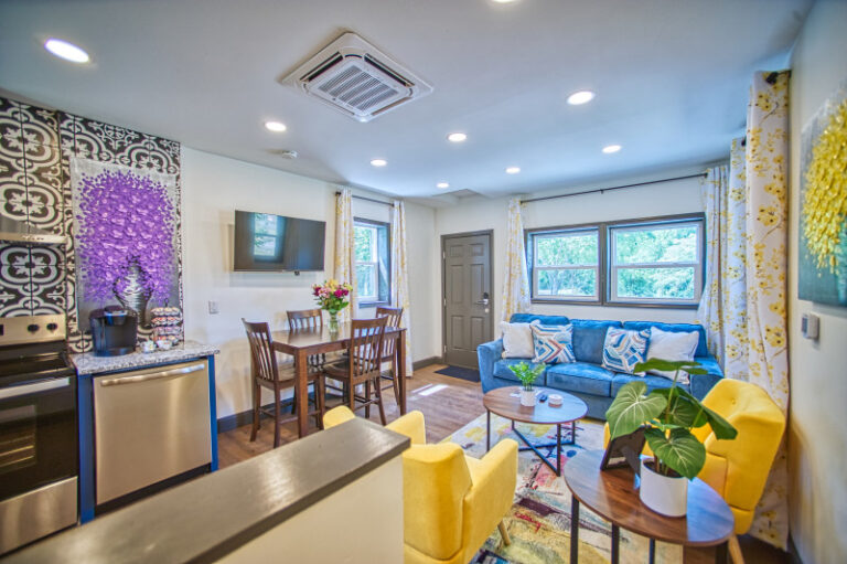 The Station Living Room2 2506F8F6 0B3C 467C 940A5899BFDE37F5 1fb82c05 b073 488d a79ad3651b6b9e34 768x511