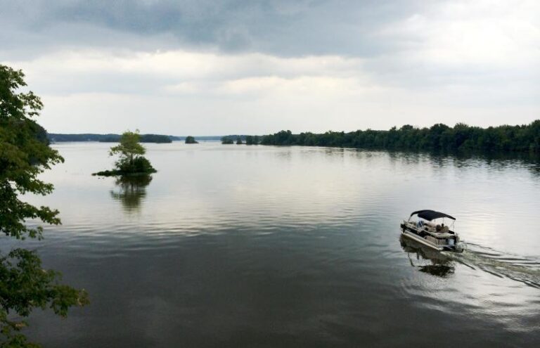 gastonpontoonsummerstorm 1bbb5038 5056 a36a 07abb3253aa32768 768x495