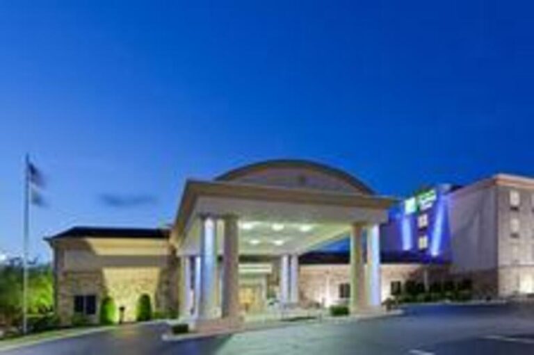 holiday inn christiansburg 1b6c299f 5056 a36a 0734cd3629493891 768x511