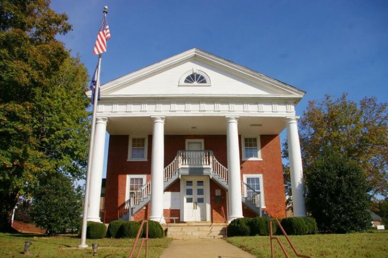 lunenburg county courthouse 1bc5bf46 5056 a36a 07741dc0b6ad3568 768x511