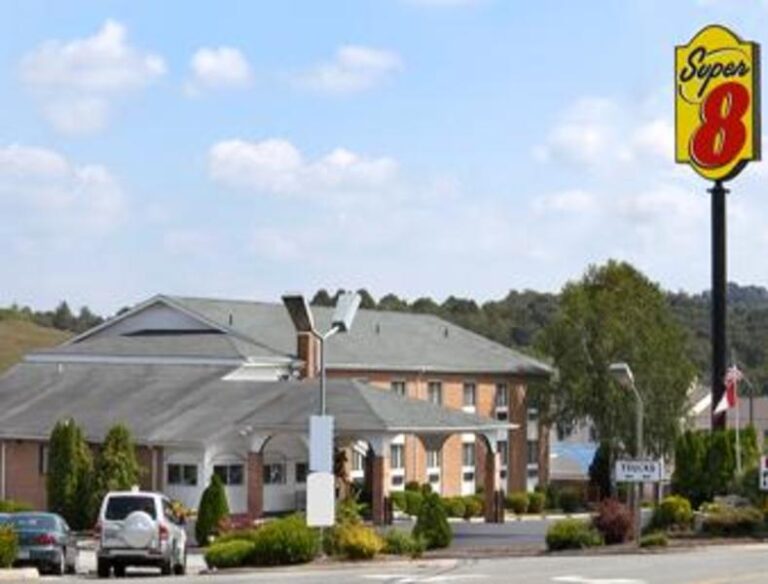 super 8 hillsville 23c1396a 5056 a36a 07ce520899629e87 768x584