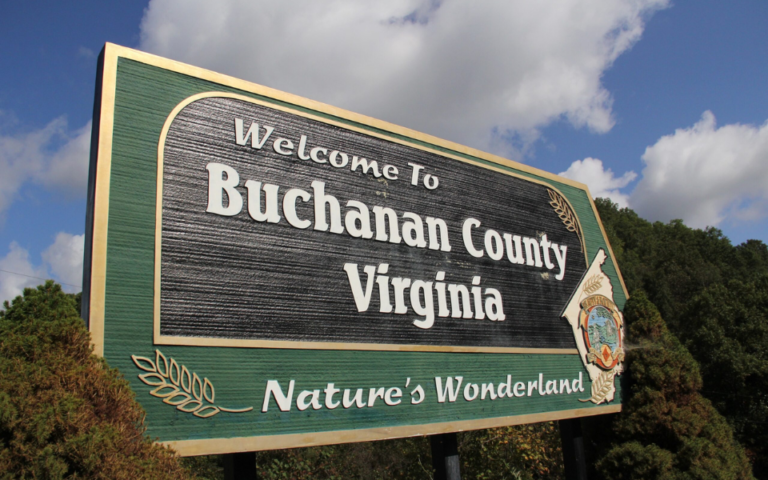 pickin in the plaza 768x480